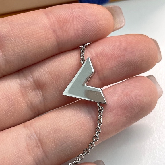 LOUIS VUITTON Essential V Bracelet metal Silver M63198 LV FULL SET - Picture 4 of 10